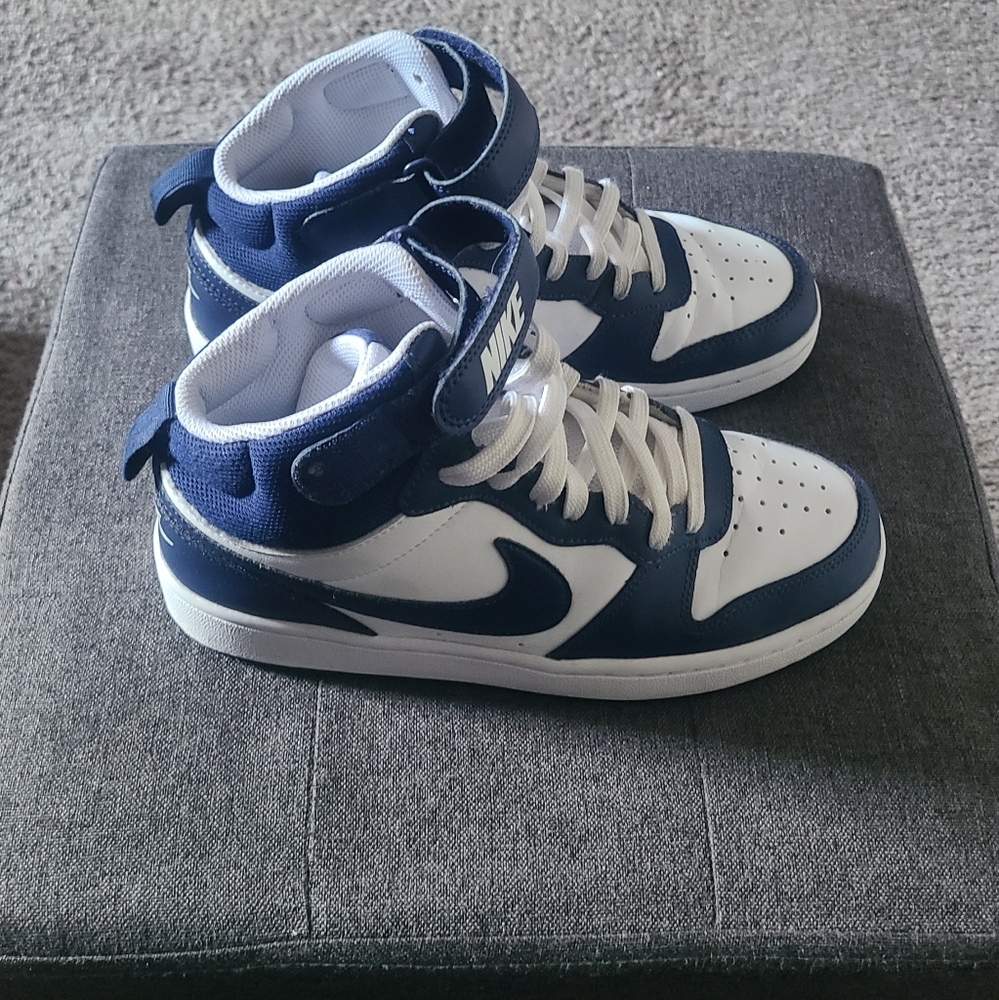 Nike Court Borough Mid Sneakers